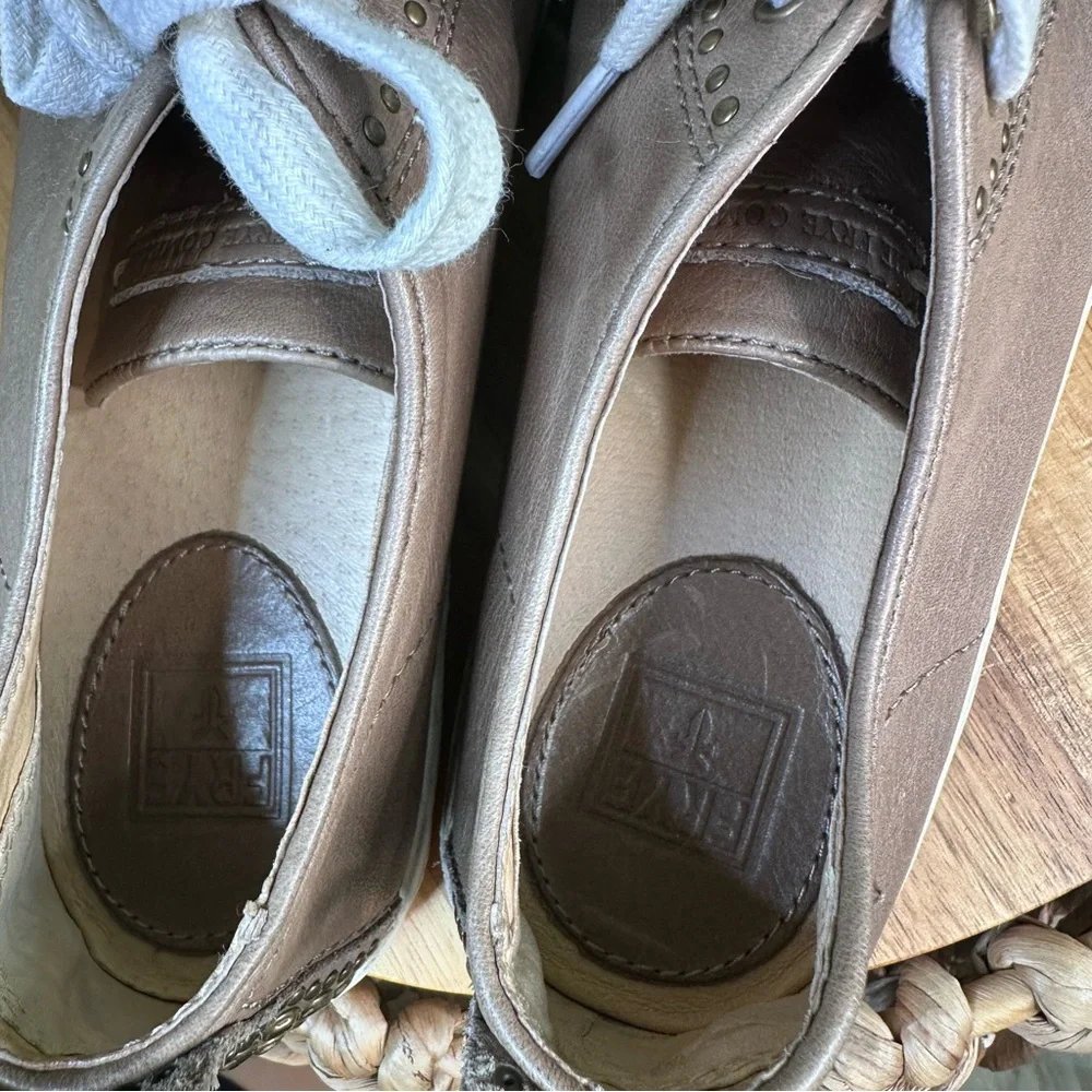 FRYE Kira Distressed Studded Taupe Leather boho Low Top Lace Up Sneakers‎